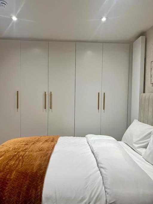 ロンドンNew Flat In Holland Parkアパートメント エクステリア 写真