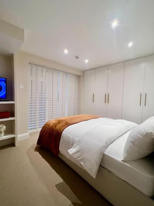 ロンドンNew Flat In Holland Parkアパートメント エクステリア 写真