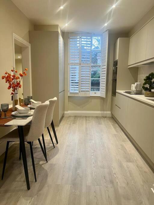 ロンドンNew Flat In Holland Parkアパートメント エクステリア 写真